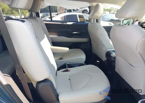 2024 Toyota Grand Highlander Xle/Limited/Platinum from USA, damaged, VIN 5TDAAAB58RS047075